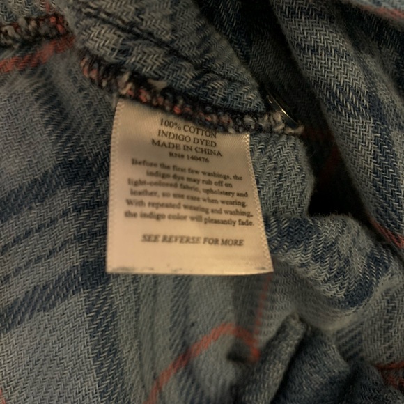 Faherty Brand Sunfaded Indigo button down Shirt women's small - Picture 4 of 6